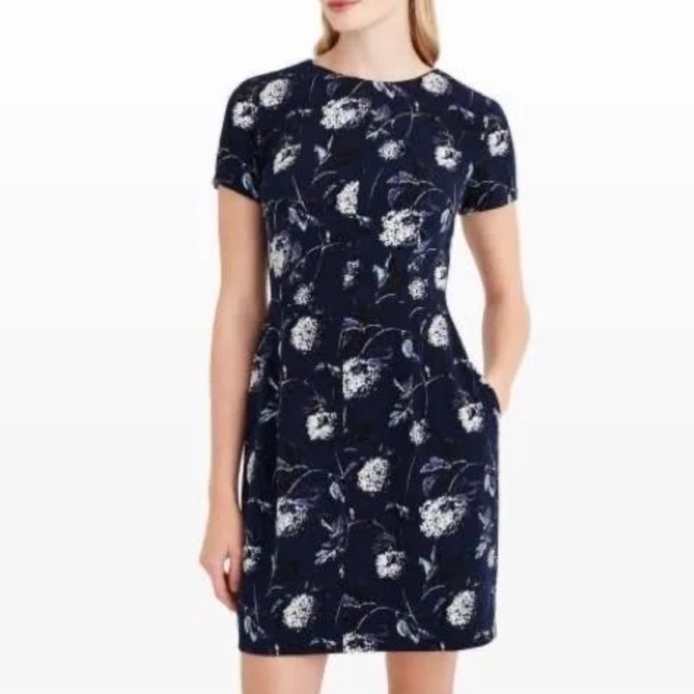 Club Monaco floral mini dress with pockets!